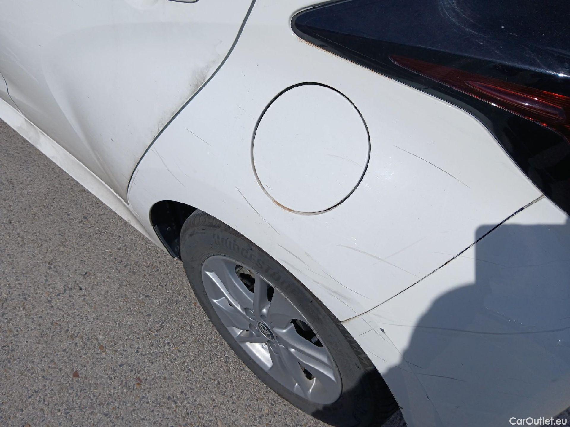  Toyota  Yaris TOYOTA  / 2020 / 5P / berlina con portón 1.5 120H Business Plus #9