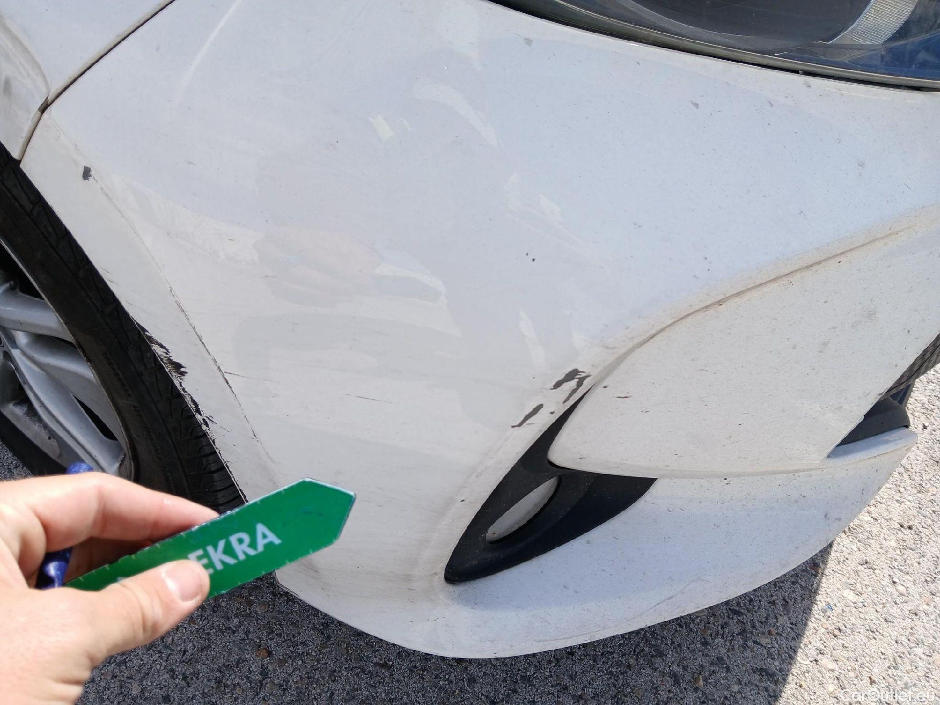  Toyota  Yaris TOYOTA  / 2020 / 5P / berlina con portón 1.5 120H Business Plus #4