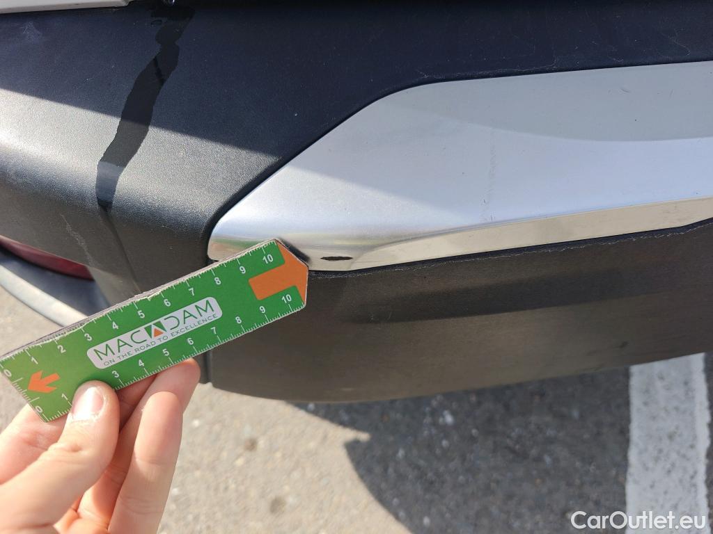  Peugeot  2008 PEUGEOT  / 2019 / 5P / todoterreno Allure BlueHDI 81kW (110CV) #38