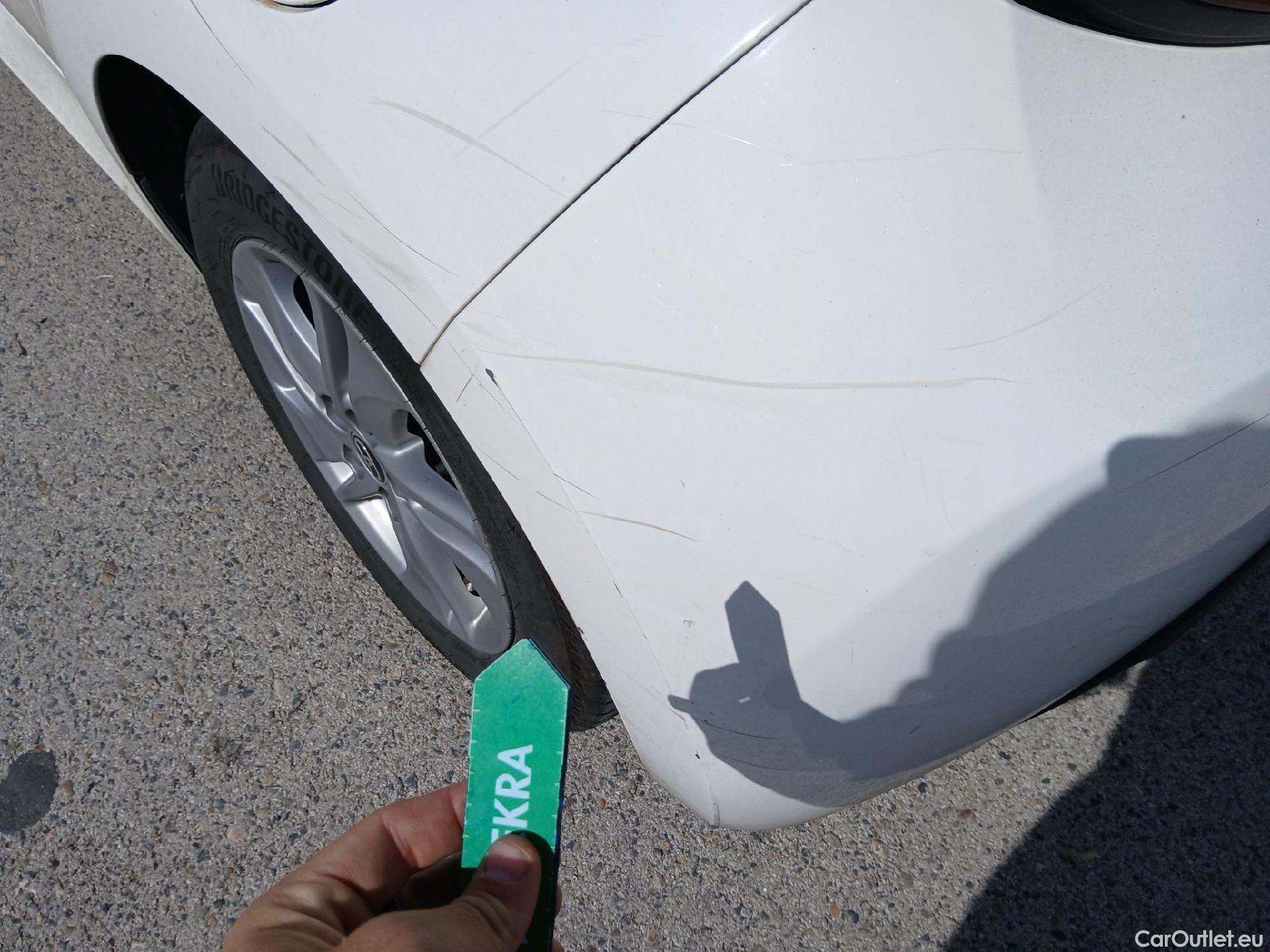  Toyota  Yaris TOYOTA  / 2020 / 5P / berlina con portón 1.5 120H Business Plus #11