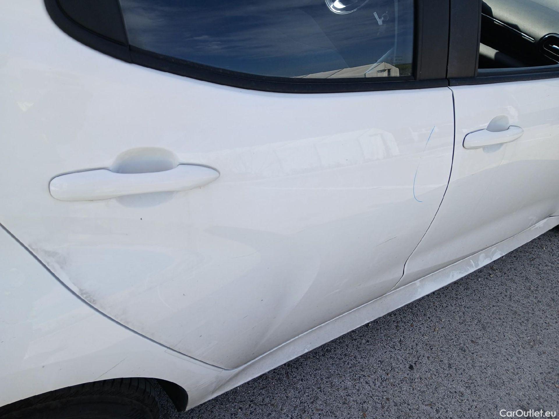  Toyota  Yaris TOYOTA  / 2020 / 5P / berlina con portón 1.5 120H Business Plus #15