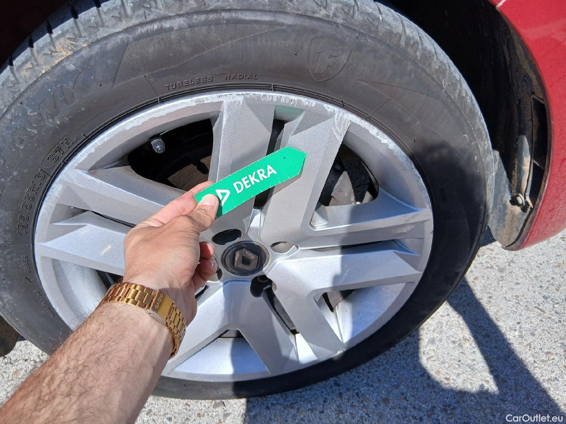  Renault  Clio RENAULT  / 2019 / 5P / berlina con portón Intens TCe 74 kW (100CV) GLP #27