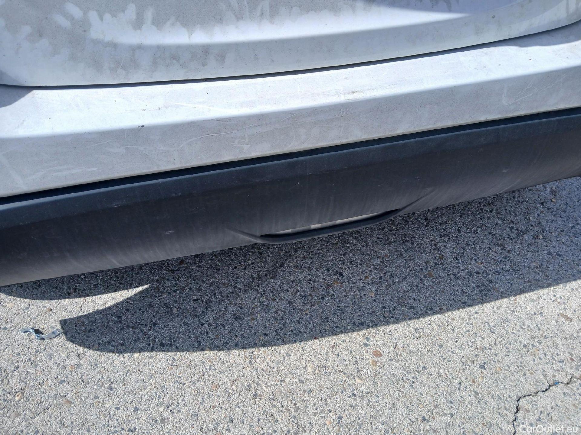  Toyota  Yaris TOYOTA  / 2020 / 5P / berlina con portón 1.5 120H Business Plus #14