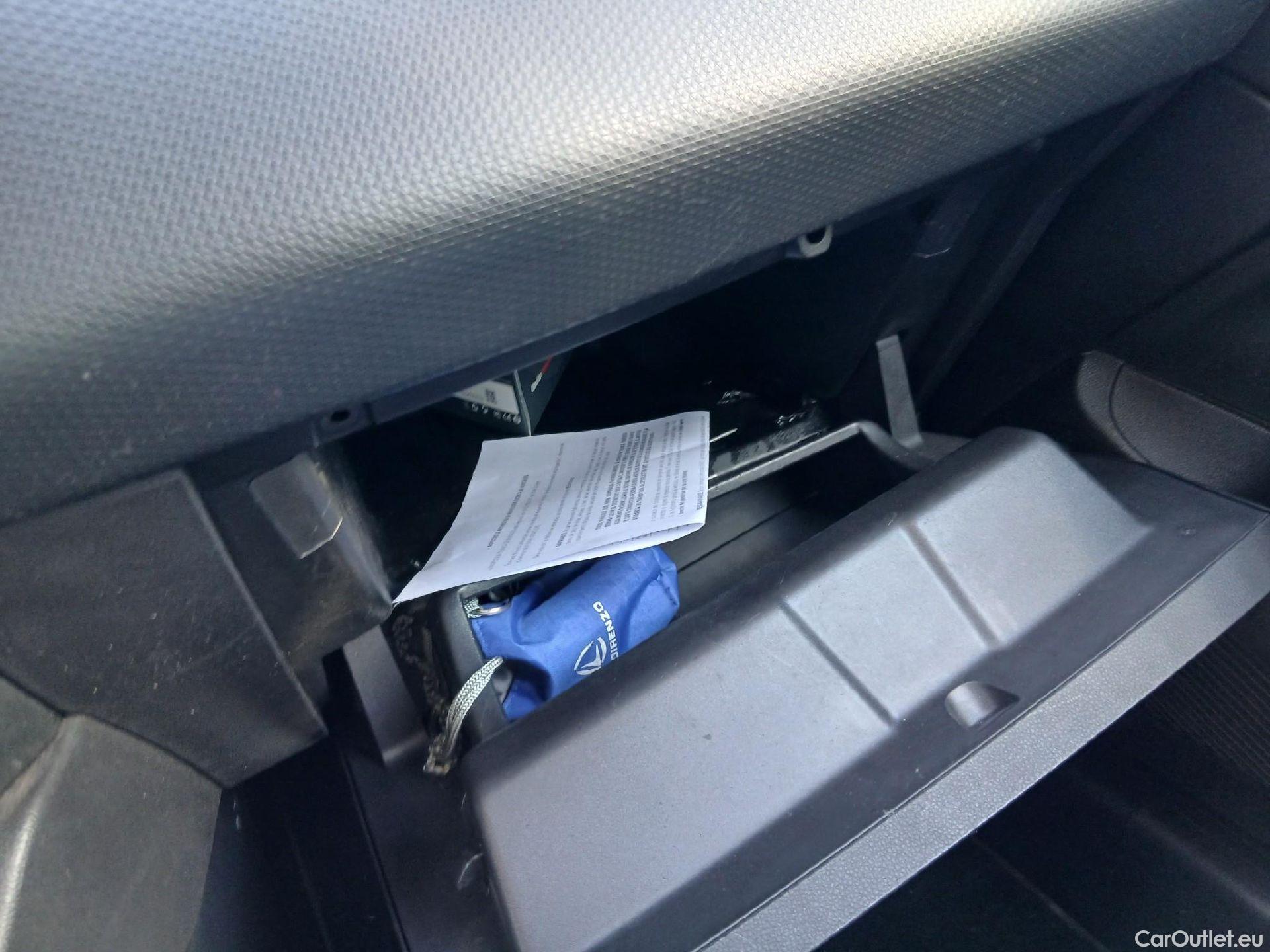  Renault  Clio RENAULT  / 2019 / 5P / berlina con portón Intens TCe 74 kW (100CV) GLP #1