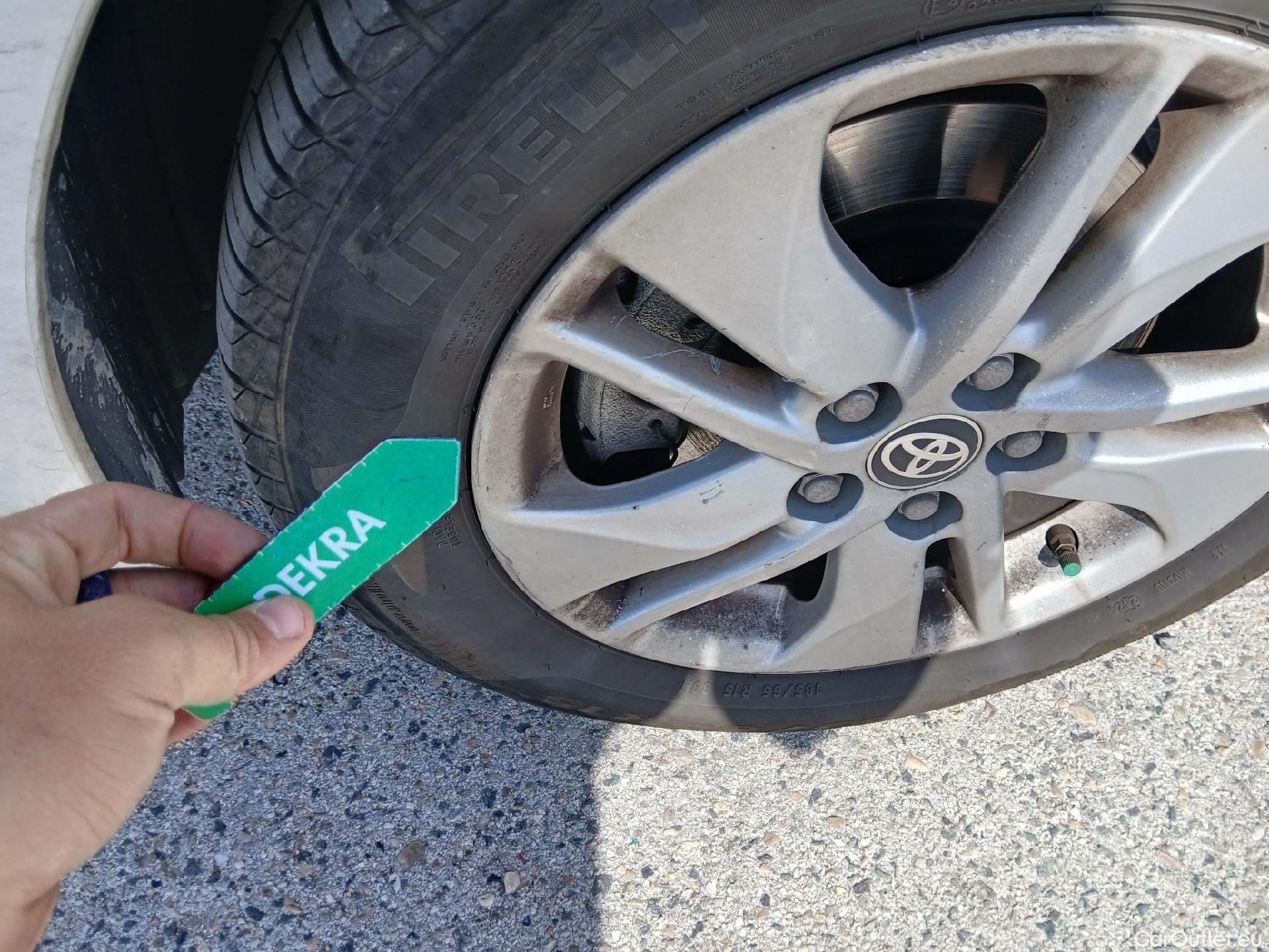  Toyota  Yaris TOYOTA  / 2020 / 5P / berlina con portón 1.5 120H Business Plus #8