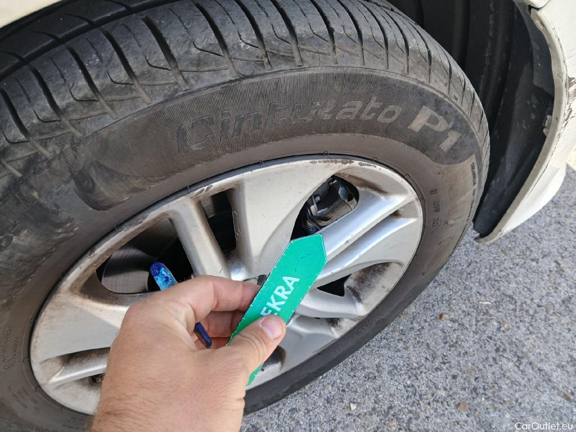  Toyota  Yaris TOYOTA  / 2020 / 5P / berlina con portón 1.5 120H Business Plus #22