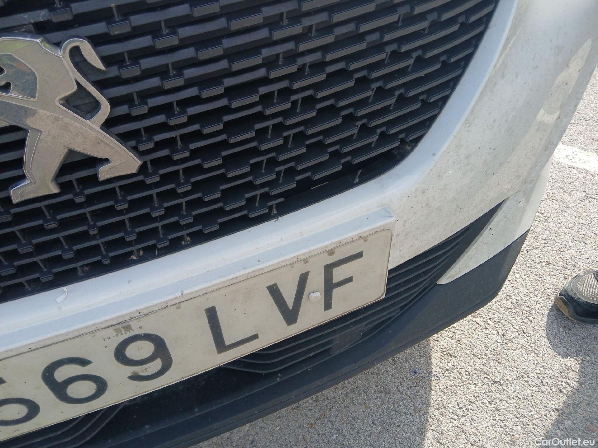  Peugeot  2008 PEUGEOT  / 2019 / 5P / todoterreno Active Pack BlueHDI 81kW (110CV) #3