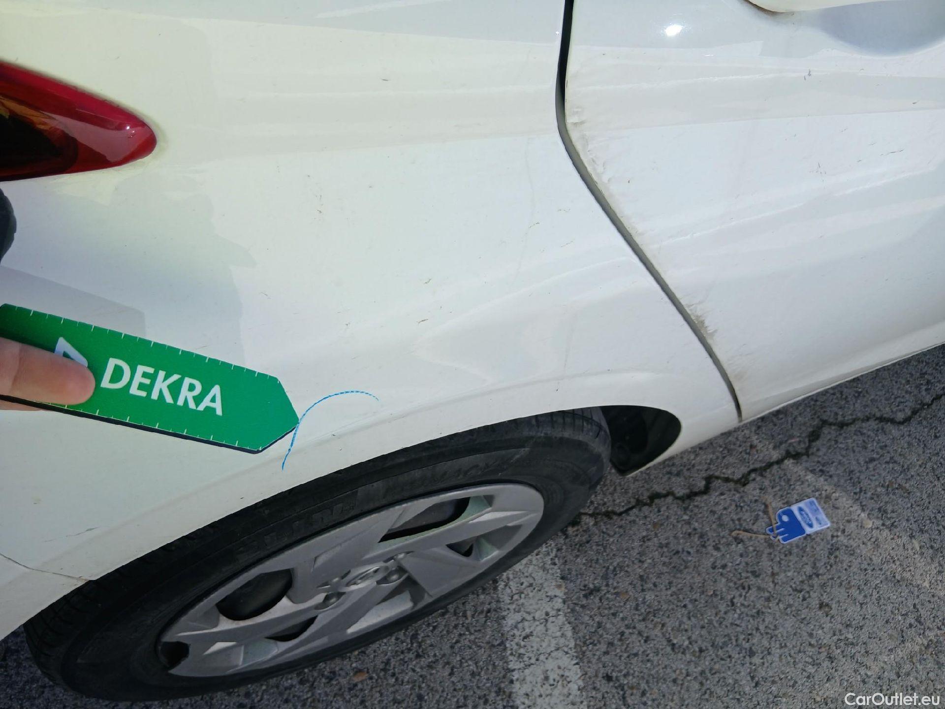  Hyundai  i20 HYUNDAI  / 2020 / 5P / berlina con portón 1.0 TGDI 74kW (100CV) 48V Essence #39