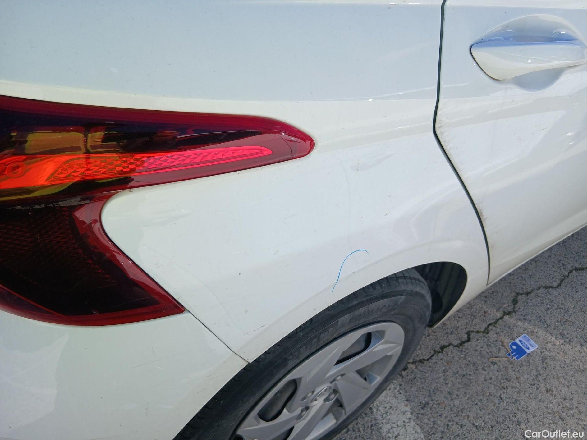  Hyundai  i20 HYUNDAI  / 2020 / 5P / berlina con portón 1.0 TGDI 74kW (100CV) 48V Essence #40