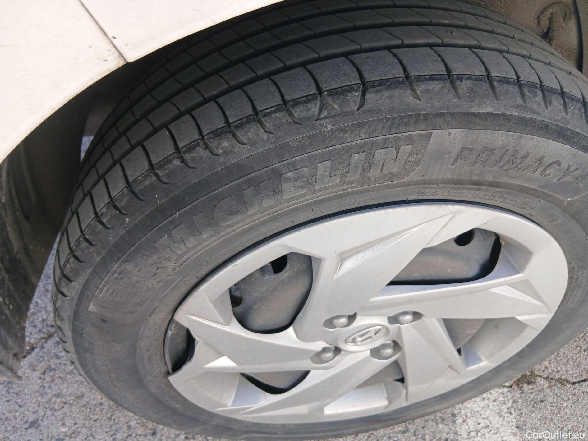  Hyundai  i20 HYUNDAI  / 2020 / 5P / berlina con portón 1.0 TGDI 74kW (100CV) 48V Essence #16