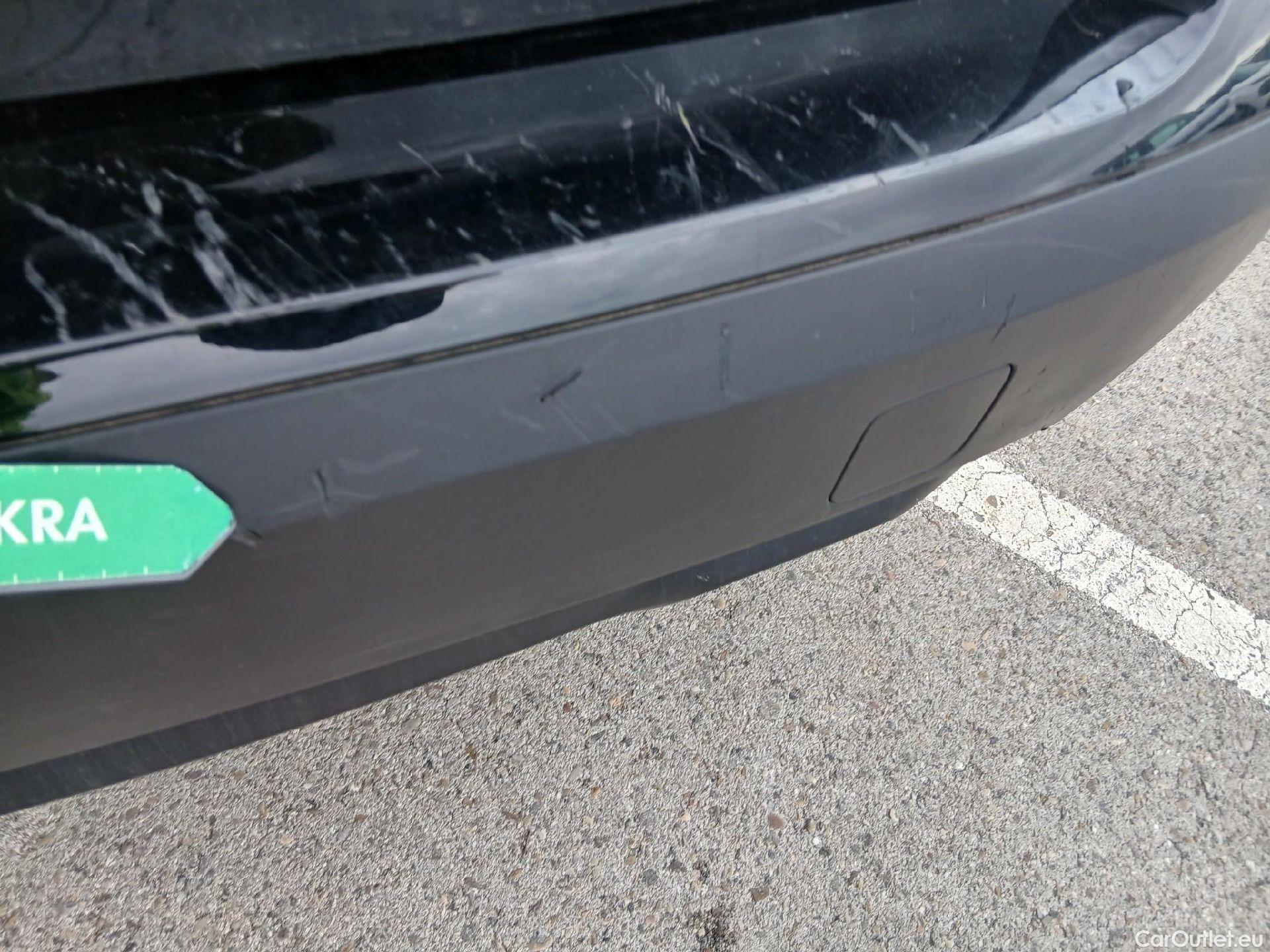  Citroen  C4 CITROEN  / 2020 / 5P / berlina con portón BlueHdi 110 S&S Live Pack #25