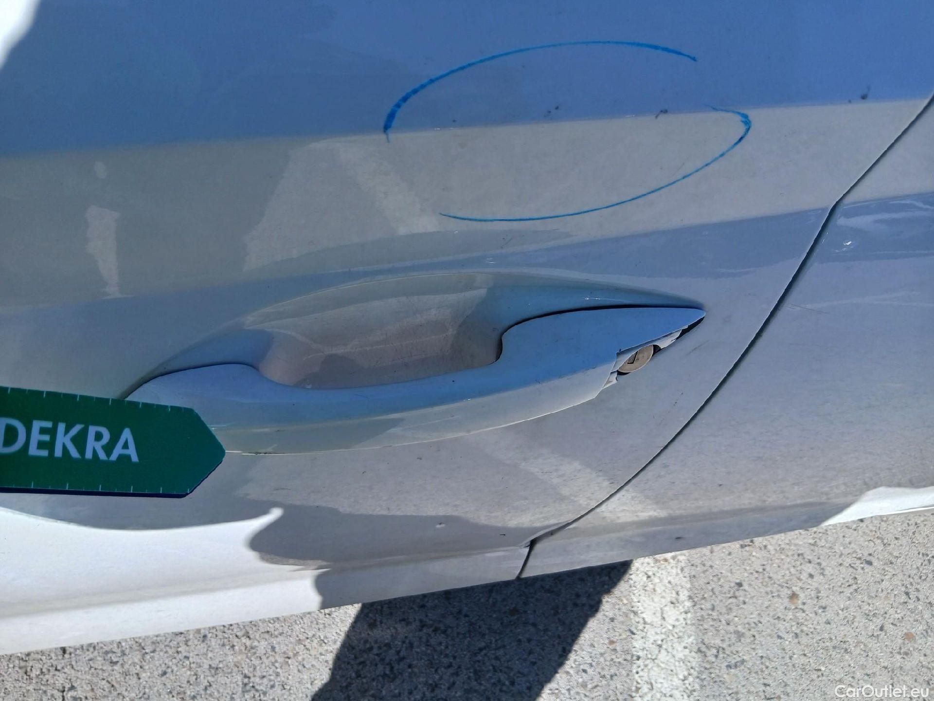  Hyundai  i20 HYUNDAI  / 2020 / 5P / berlina con portón 1.0 TGDI 74kW (100CV) 48V Essence #28