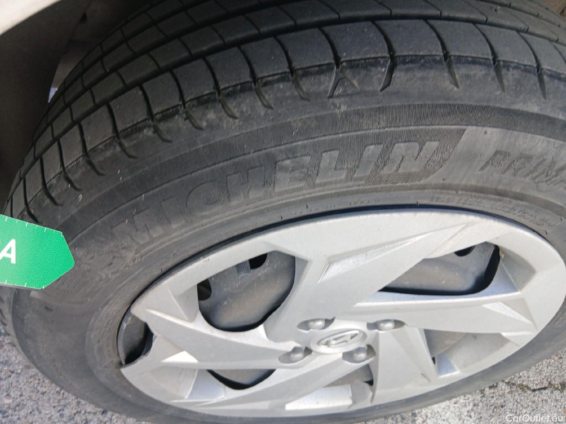  Hyundai  i20 HYUNDAI  / 2020 / 5P / berlina con portón 1.0 TGDI 74kW (100CV) 48V Essence #15