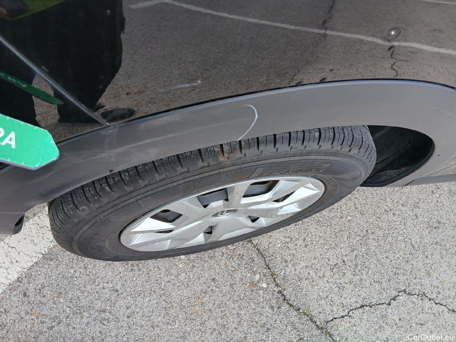  Citroen  C4 CITROEN  / 2020 / 5P / berlina con portón BlueHdi 110 S&S Live Pack #26