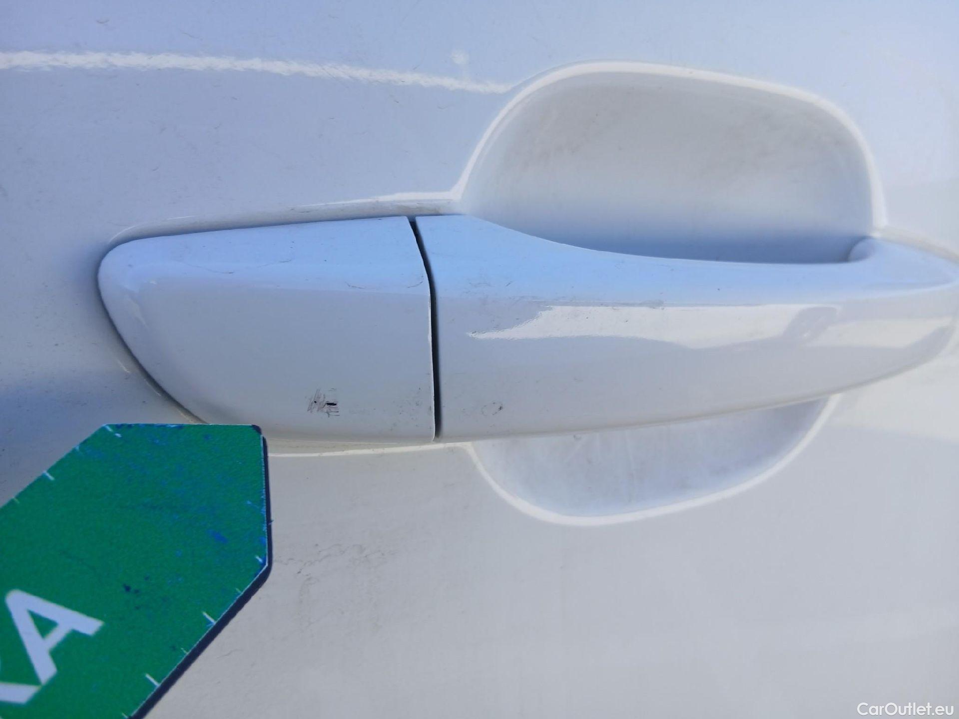  Peugeot  2008 PEUGEOT  / 2019 / 5P / todoterreno Active BlueHDI 81kW (110CV) #55