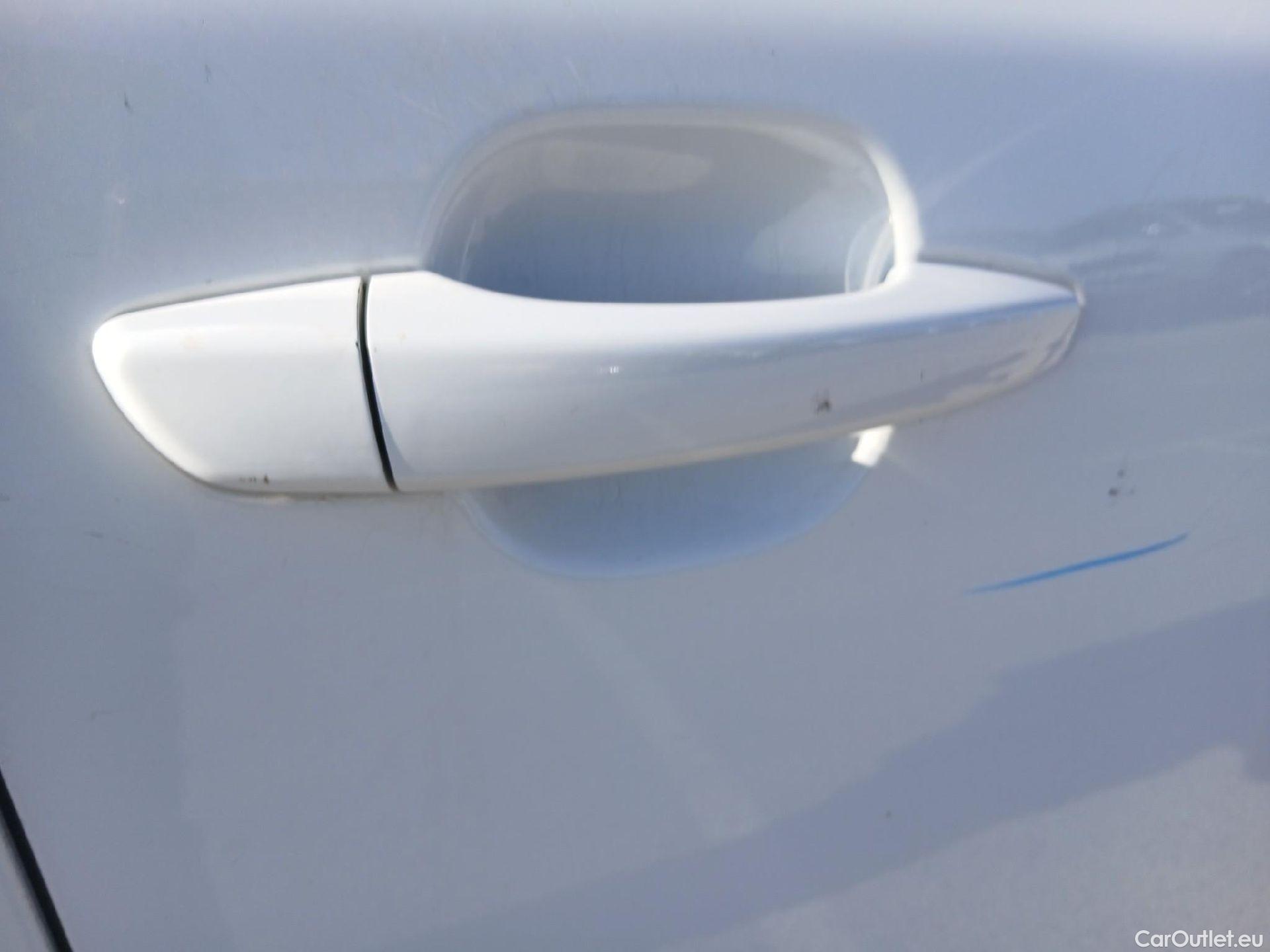  Peugeot  2008 PEUGEOT  / 2019 / 5P / todoterreno Active BlueHDI 81kW (110CV) #40