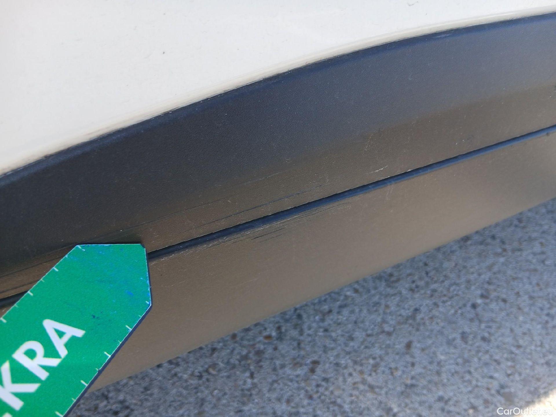  Peugeot  2008 PEUGEOT  / 2019 / 5P / todoterreno Active BlueHDI 81kW (110CV) #34