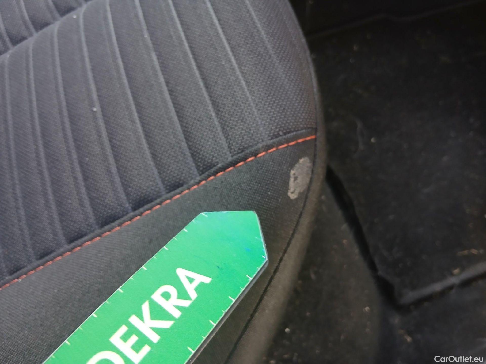  Peugeot  2008 PEUGEOT  / 2019 / 5P / todoterreno Active BlueHDI 81kW (110CV) #20