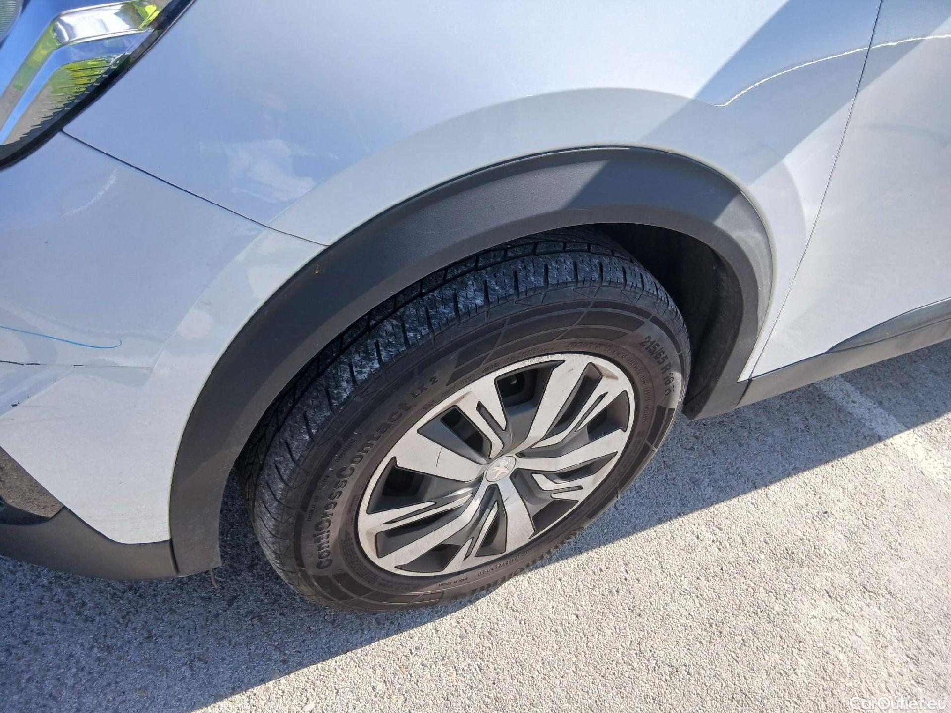  Peugeot  2008 PEUGEOT  / 2019 / 5P / todoterreno Active BlueHDI 81kW (110CV) #16