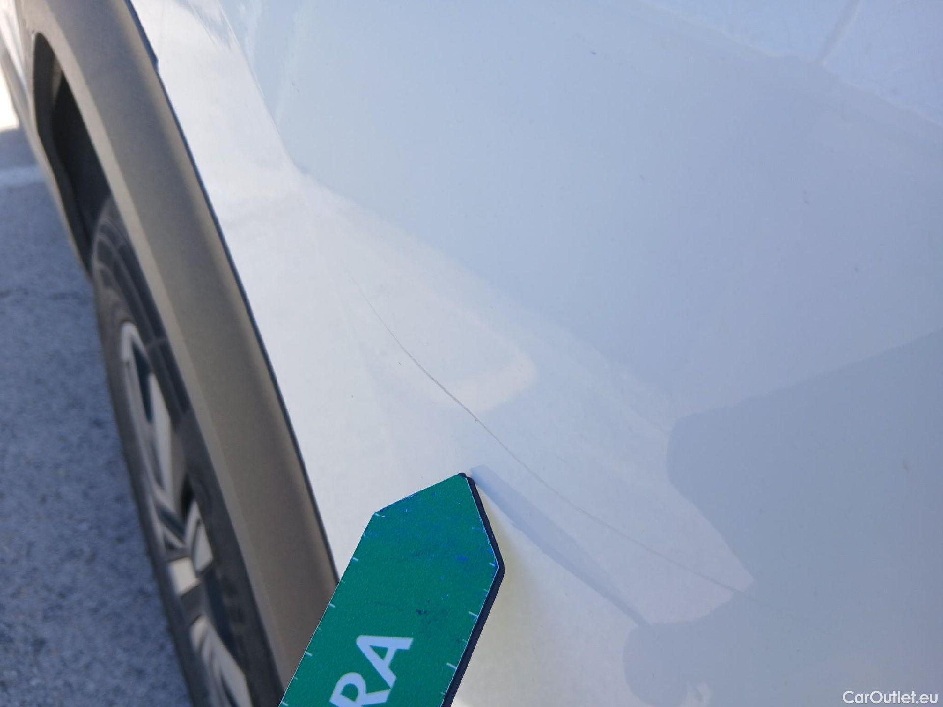  Peugeot  2008 PEUGEOT  / 2019 / 5P / todoterreno Active BlueHDI 81kW (110CV) #27