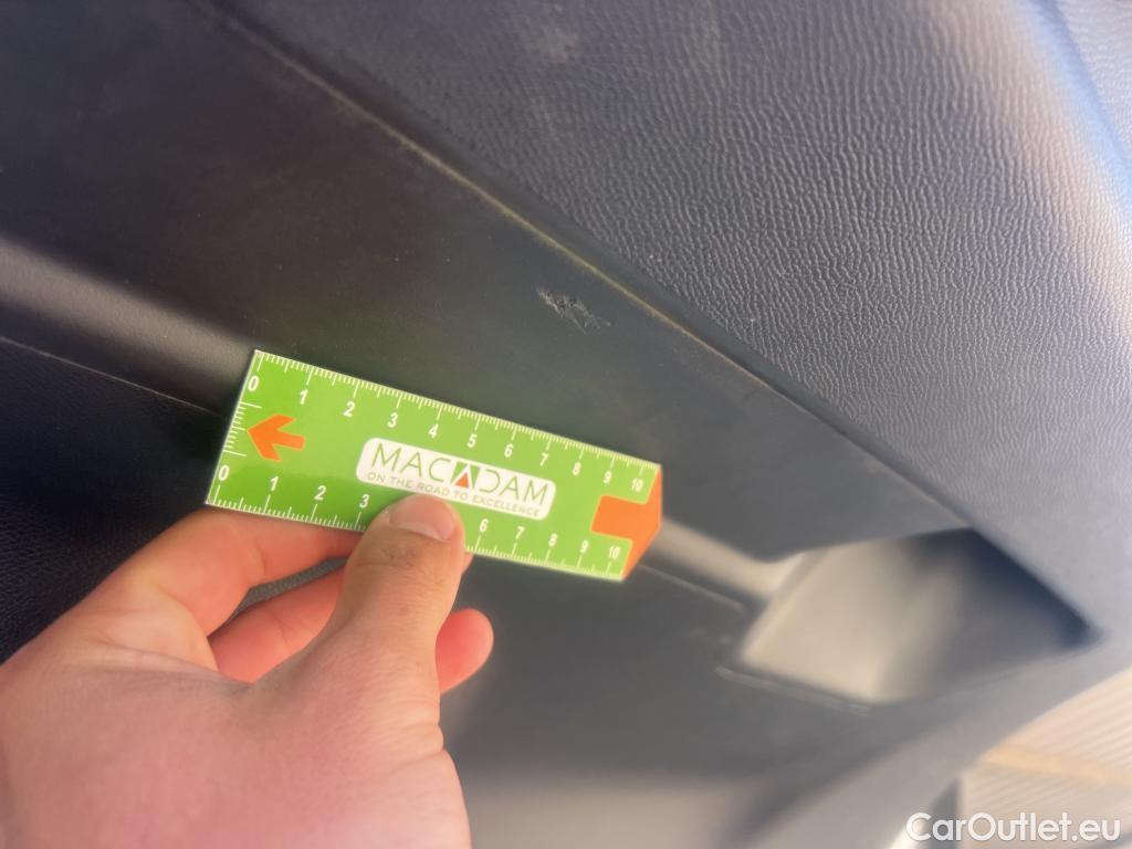  Peugeot  208 PEUGEOT  / 2019 / 5P / berlina con portón BlueHDi 73kW (100CV) Active #19