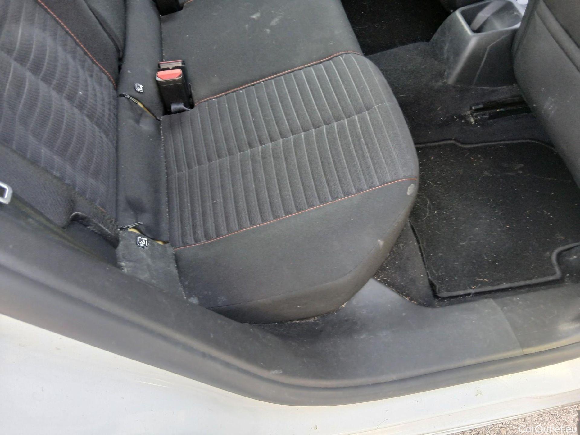  Peugeot  2008 PEUGEOT  / 2019 / 5P / todoterreno Active BlueHDI 81kW (110CV) #53