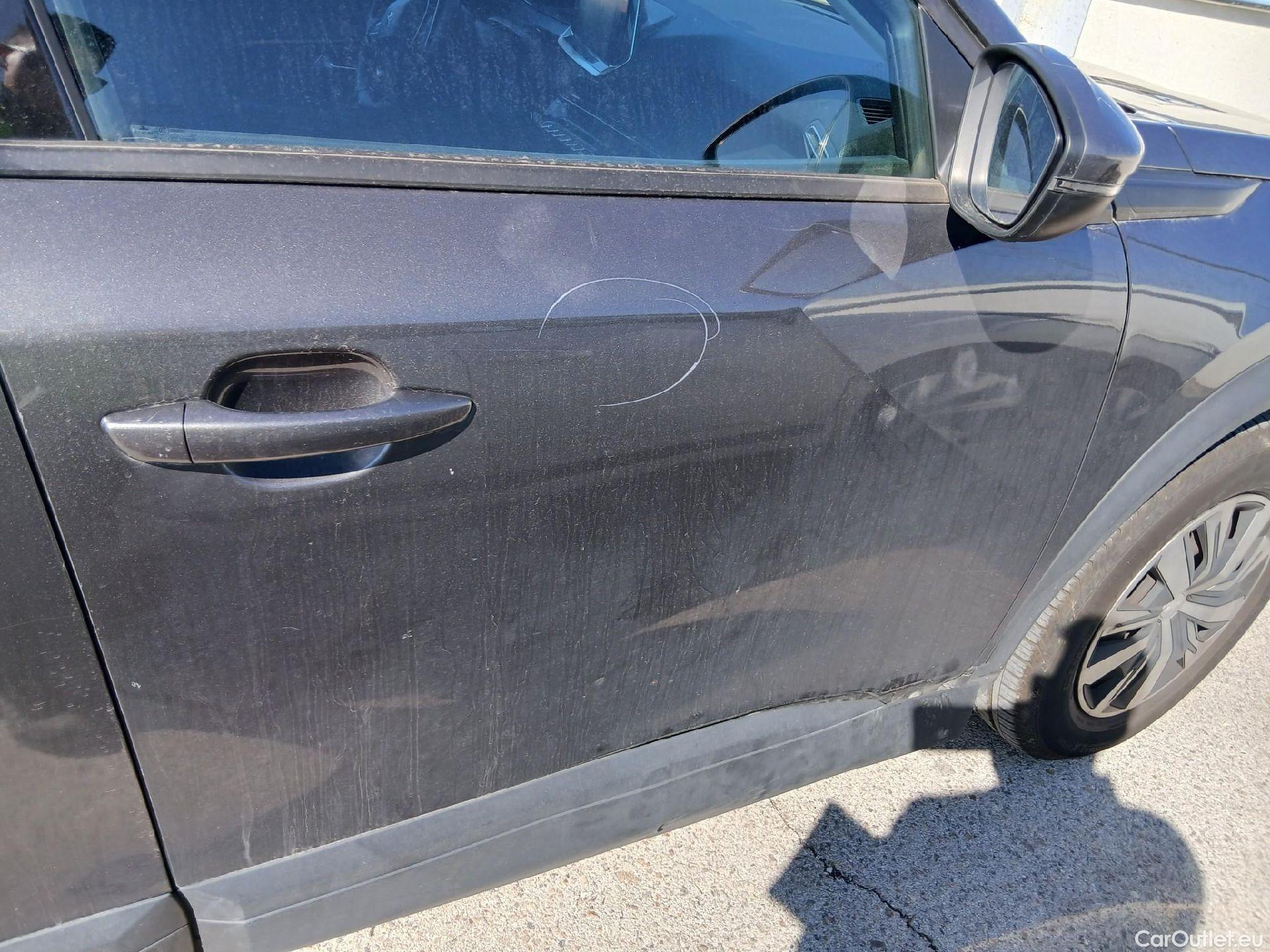  Peugeot  2008 PEUGEOT  / 2019 / 5P / todoterreno Active BlueHDI 81kW (110CV) #32