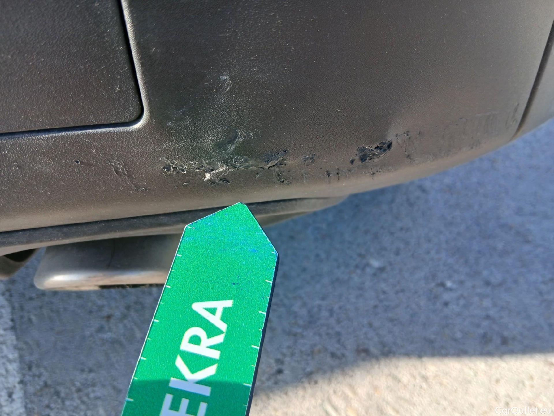  Peugeot  2008 PEUGEOT  / 2019 / 5P / todoterreno Active BlueHDI 81kW (110CV) #32