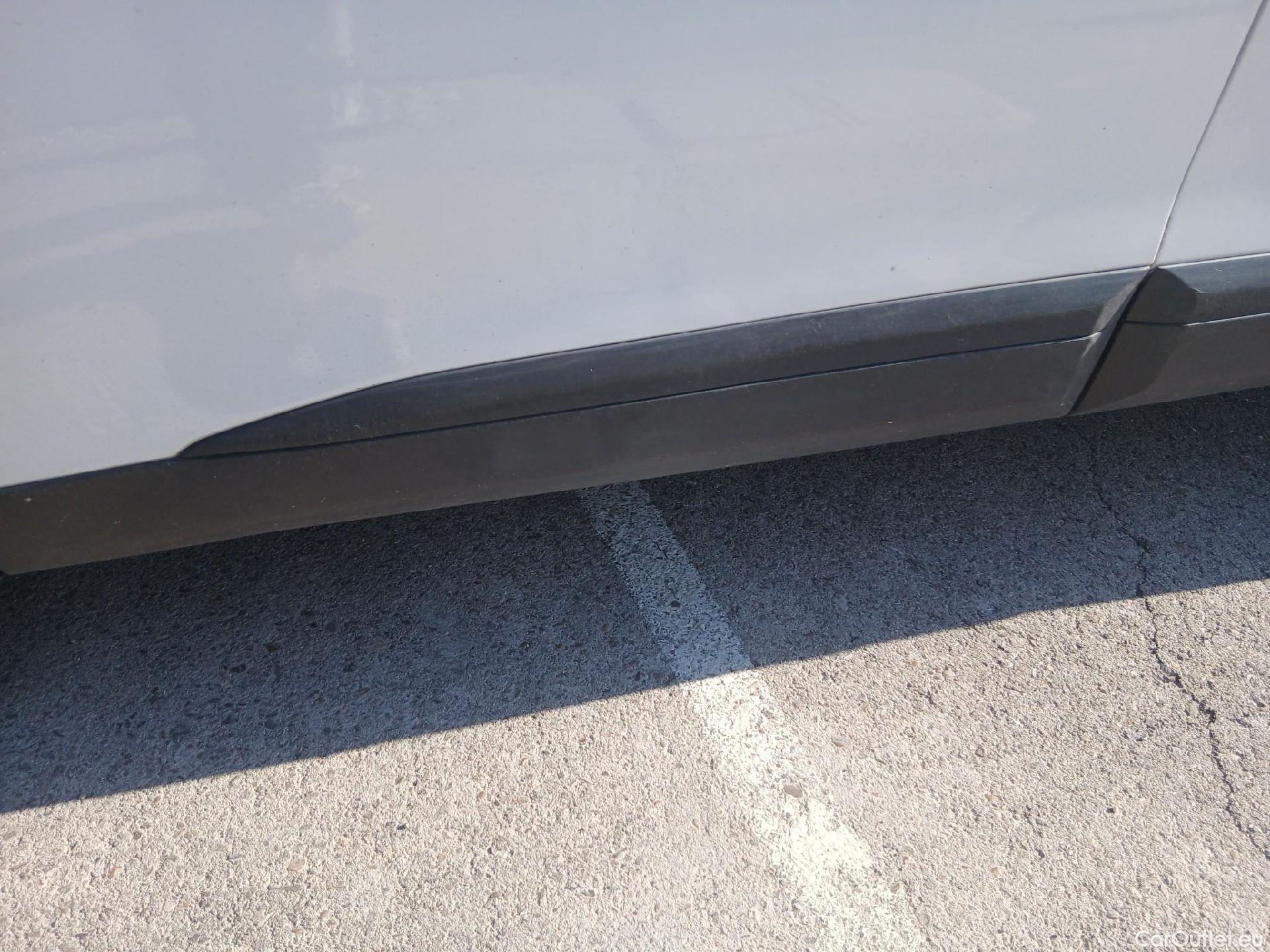  Peugeot  2008 PEUGEOT  / 2019 / 5P / todoterreno Active BlueHDI 81kW (110CV) #18