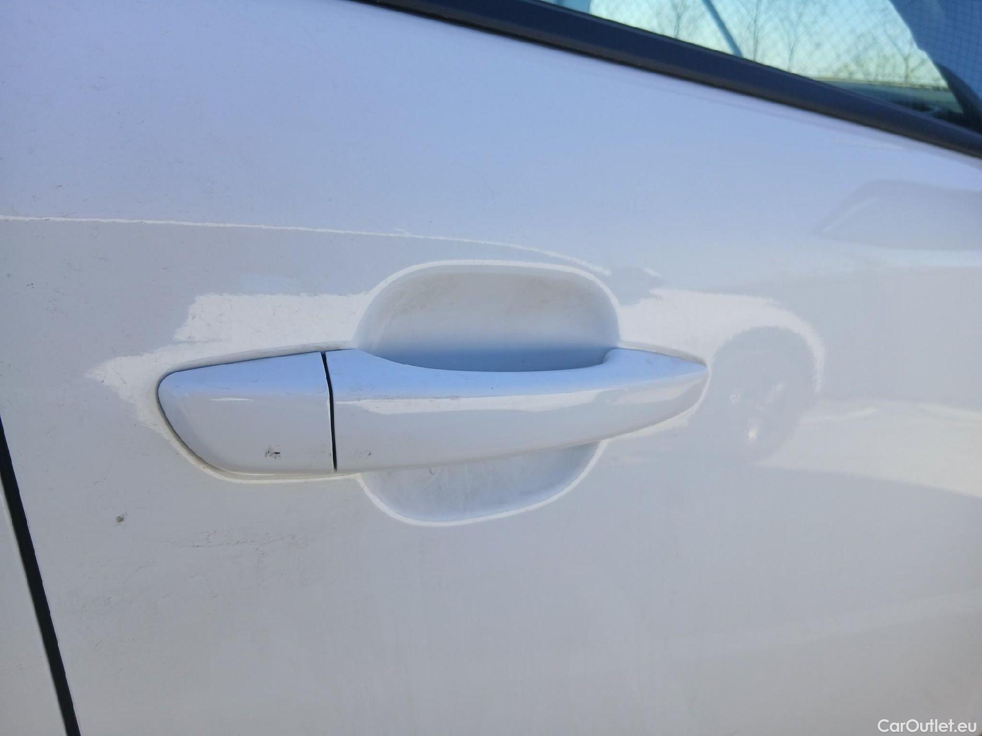  Peugeot  2008 PEUGEOT  / 2019 / 5P / todoterreno Active BlueHDI 81kW (110CV) #54