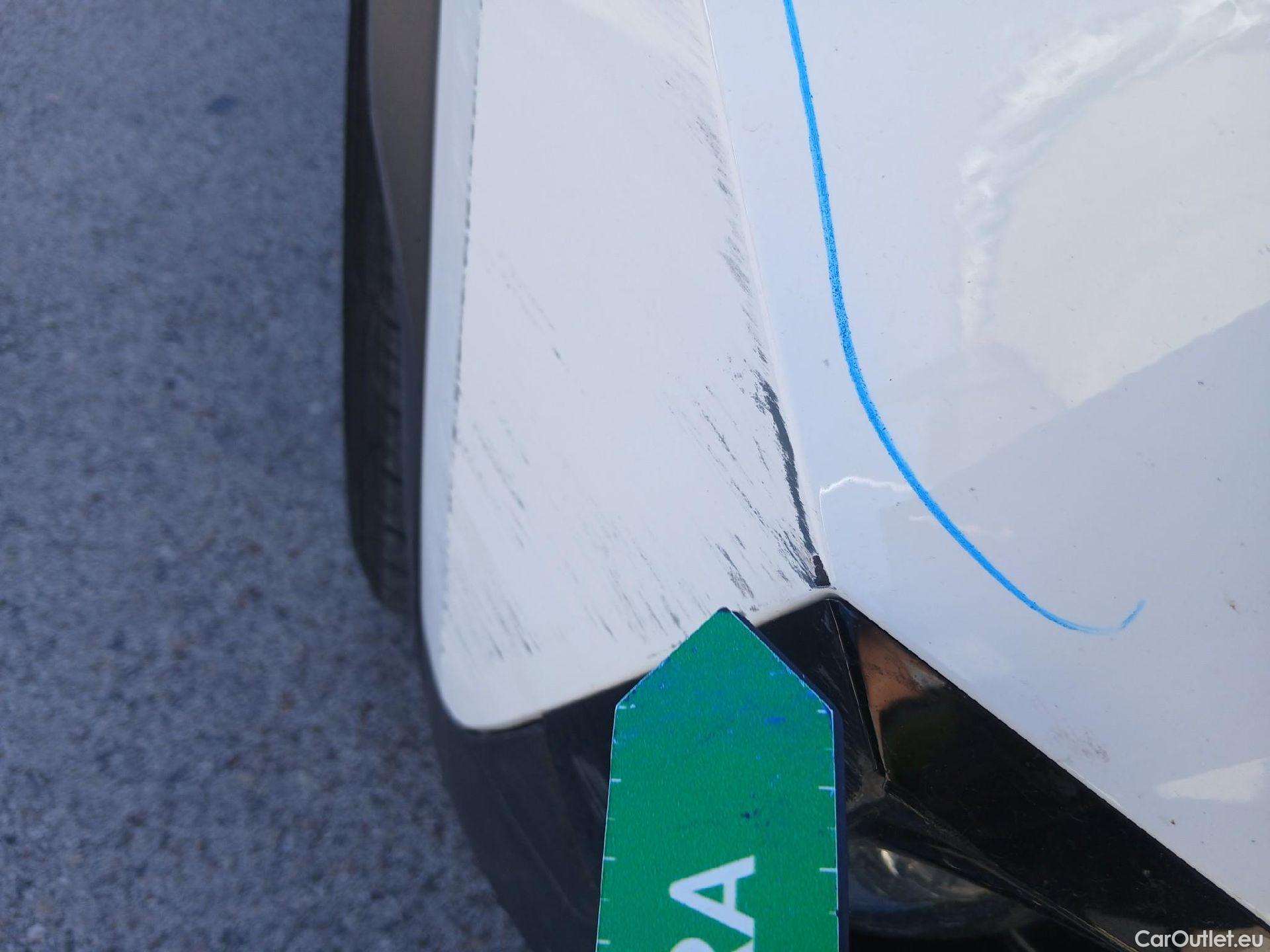  Peugeot  2008 PEUGEOT  / 2019 / 5P / todoterreno Active BlueHDI 81kW (110CV) #4