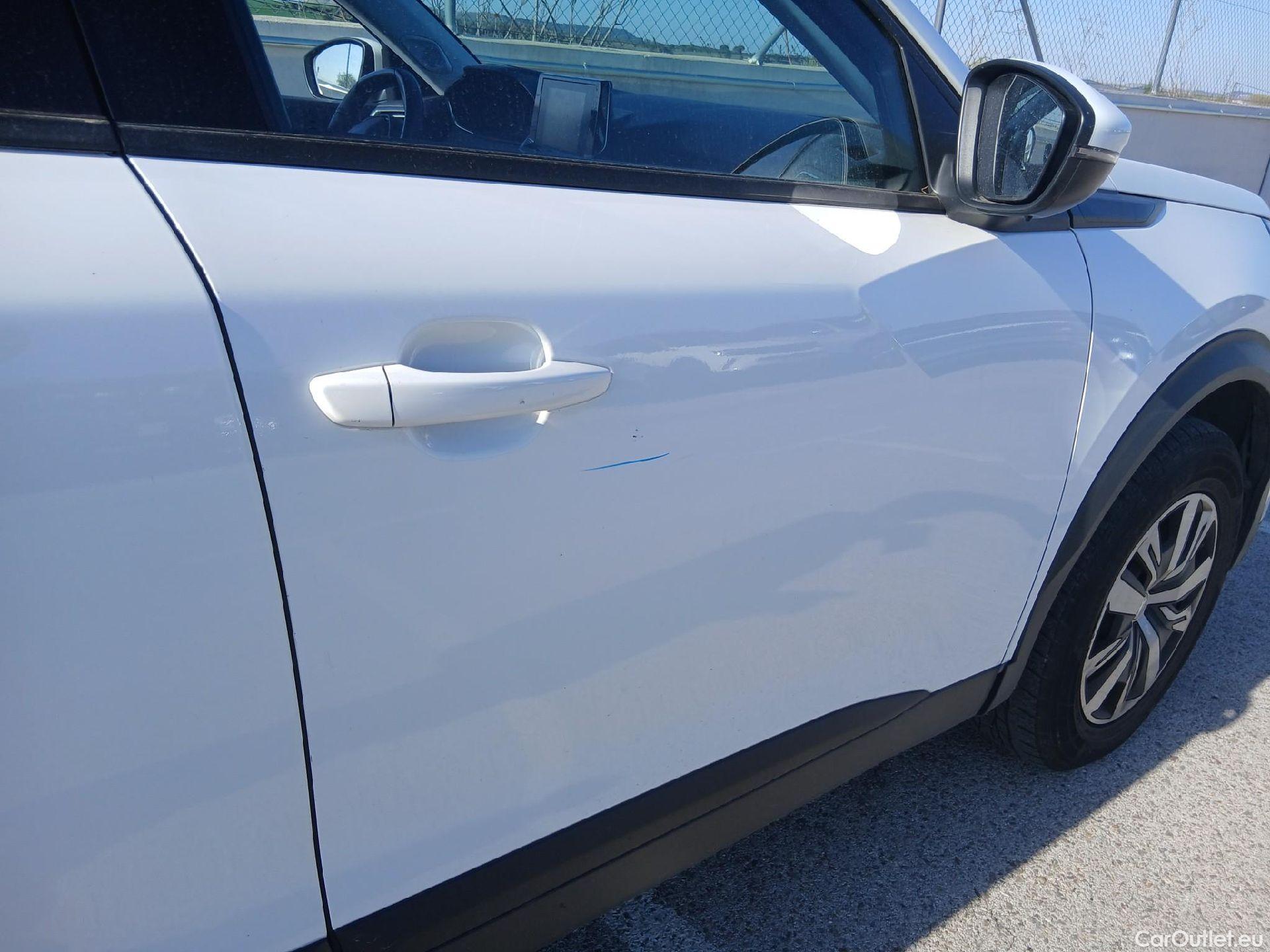  Peugeot  2008 PEUGEOT  / 2019 / 5P / todoterreno Active BlueHDI 81kW (110CV) #38