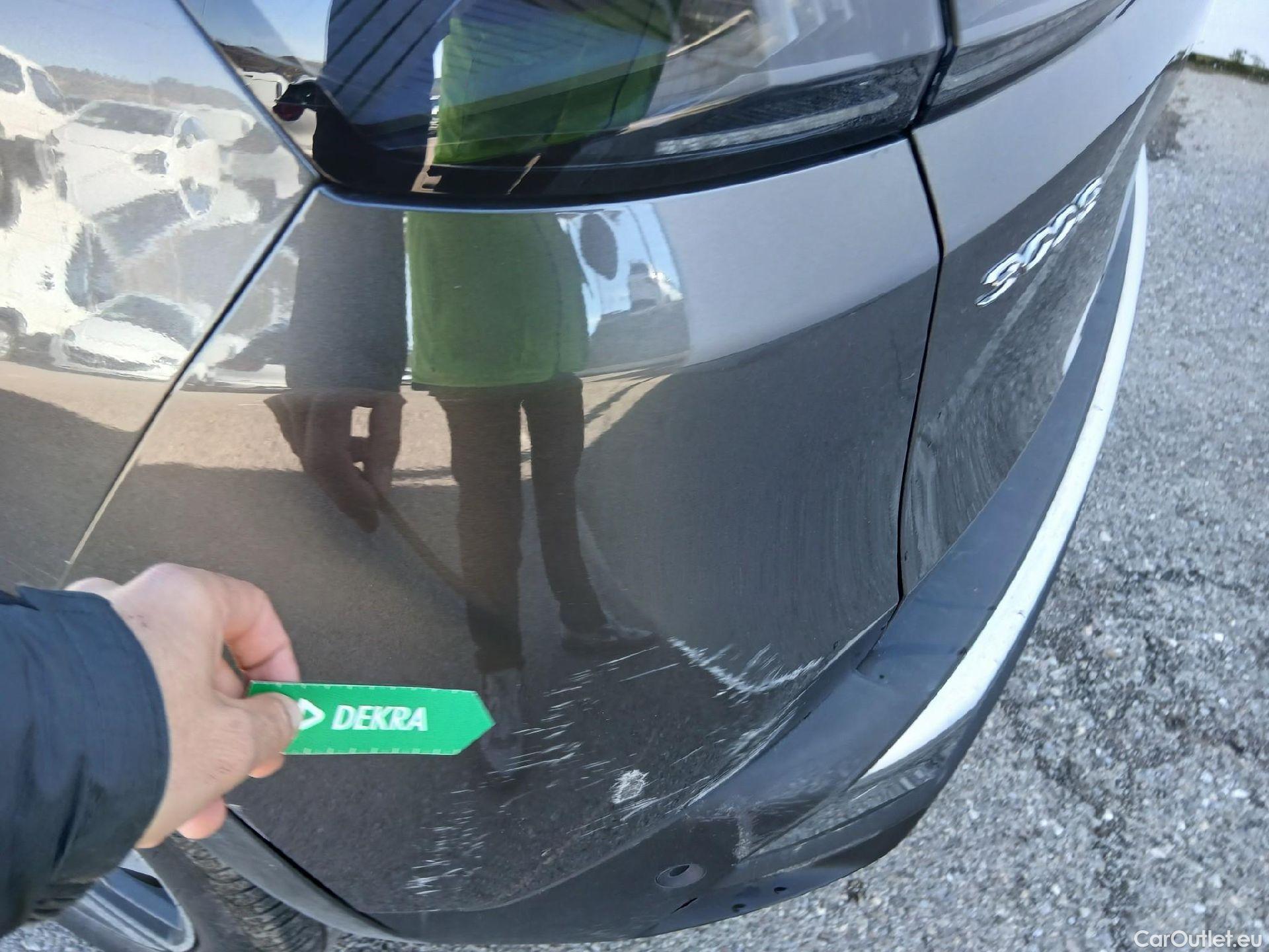  Peugeot  3008 PEUGEOT  Hybrid / 2020 / 5P / todoterreno 225 e-EAT8 Allure (AC2) #16