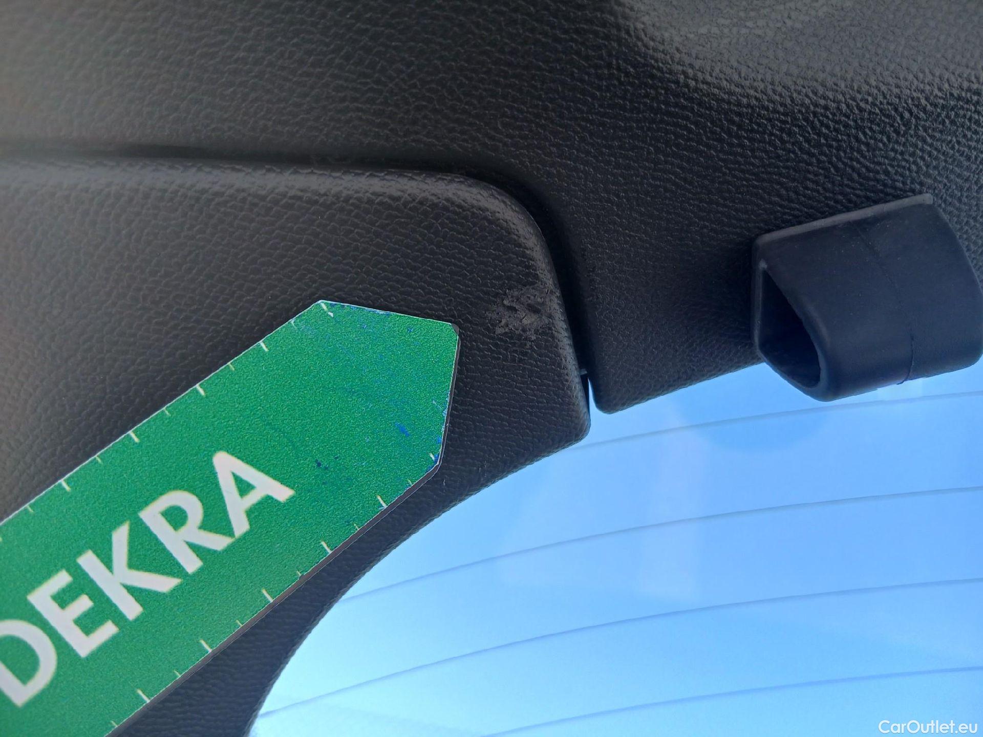  Peugeot  2008 PEUGEOT  / 2019 / 5P / todoterreno Active BlueHDI 81kW (110CV) #46