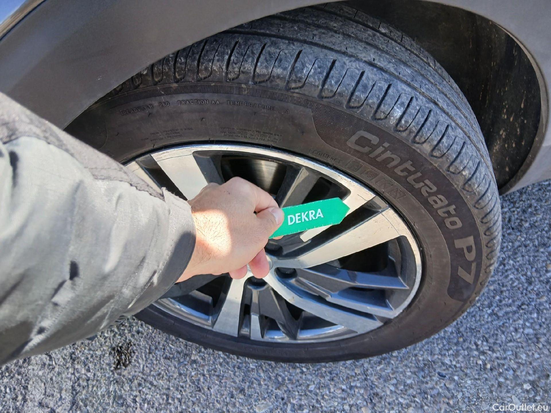  Peugeot  3008 PEUGEOT  Hybrid / 2020 / 5P / todoterreno 225 e-EAT8 Allure (AC2) #6