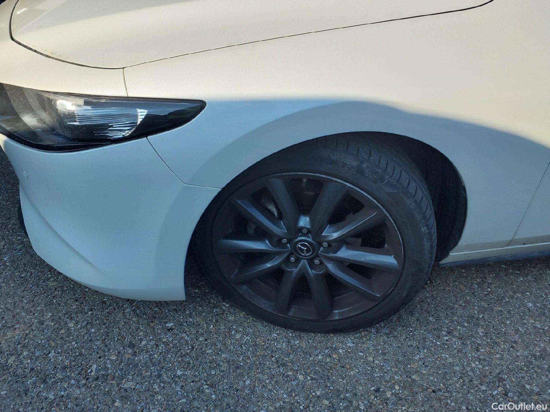  Mazda  3 MAZDA Mazda / 2019 / 5P / berlina con portón 2.0 e-SKYACTIV-G 88KW EVOLUTION #4