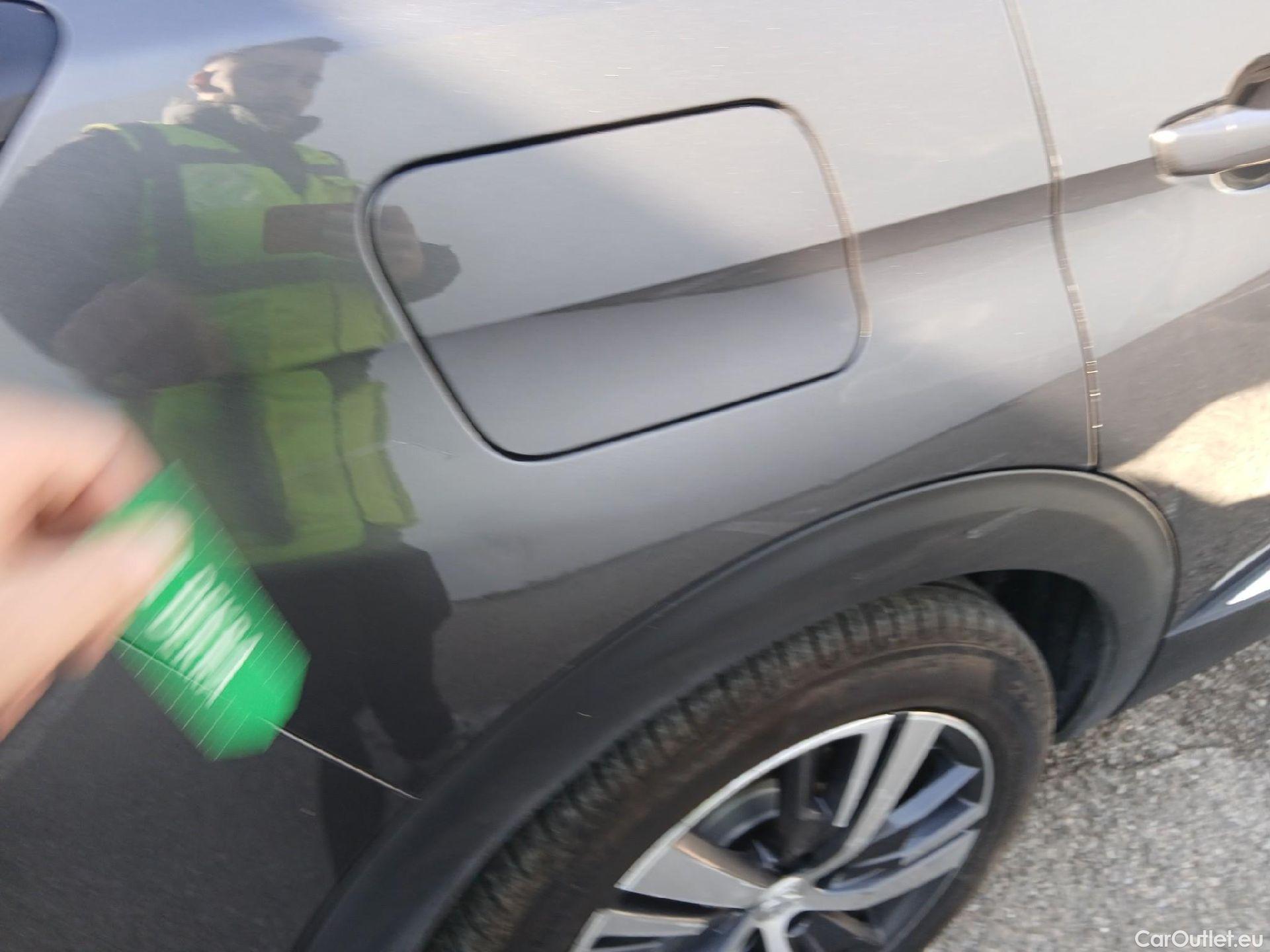  Peugeot  3008 PEUGEOT  Hybrid / 2020 / 5P / todoterreno 225 e-EAT8 Allure (AC2) #23