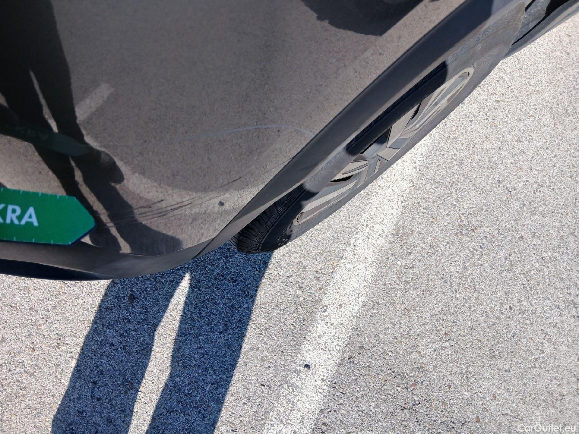  Peugeot  2008 PEUGEOT  / 2019 / 5P / todoterreno Active BlueHDI 81kW (110CV) #22