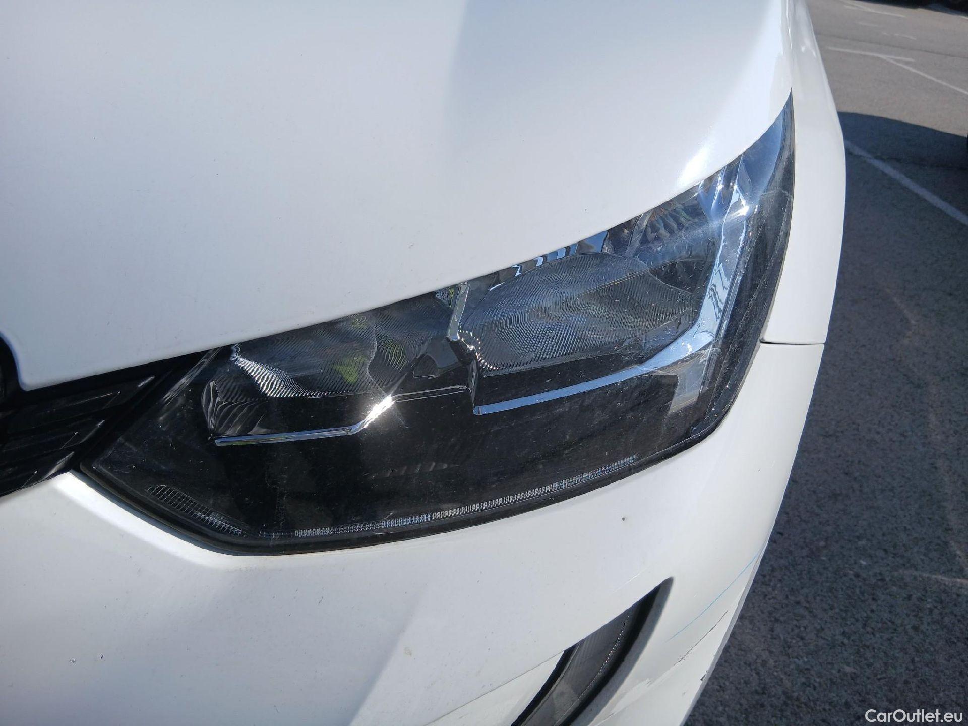  Peugeot  2008 PEUGEOT  / 2019 / 5P / todoterreno Active BlueHDI 81kW (110CV) #14