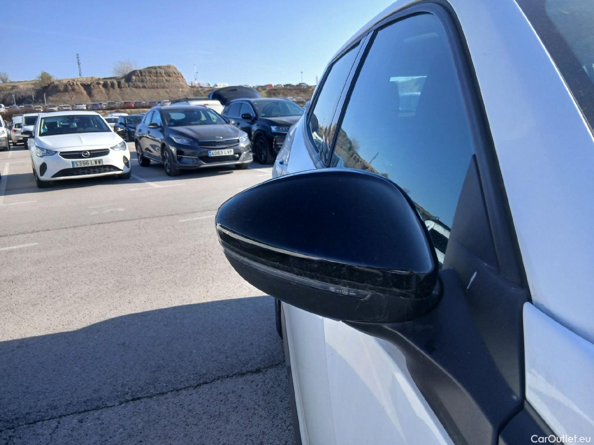  Peugeot  2008 PEUGEOT  / 2019 / 5P / todoterreno Active BlueHDI 81kW (110CV) #58