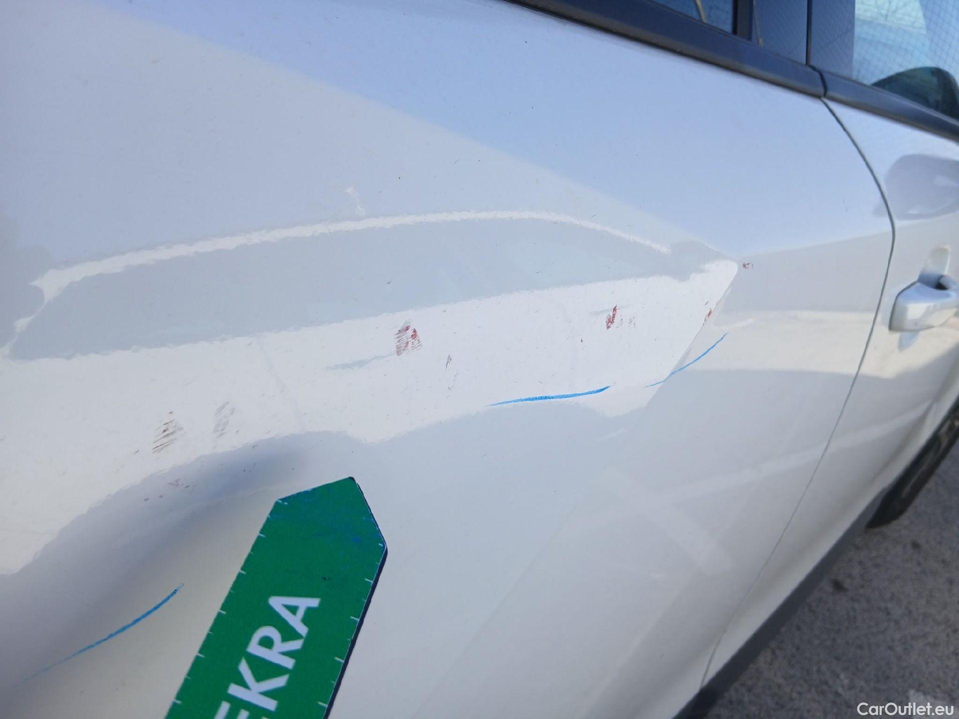  Peugeot  2008 PEUGEOT  / 2019 / 5P / todoterreno Active BlueHDI 81kW (110CV) #39