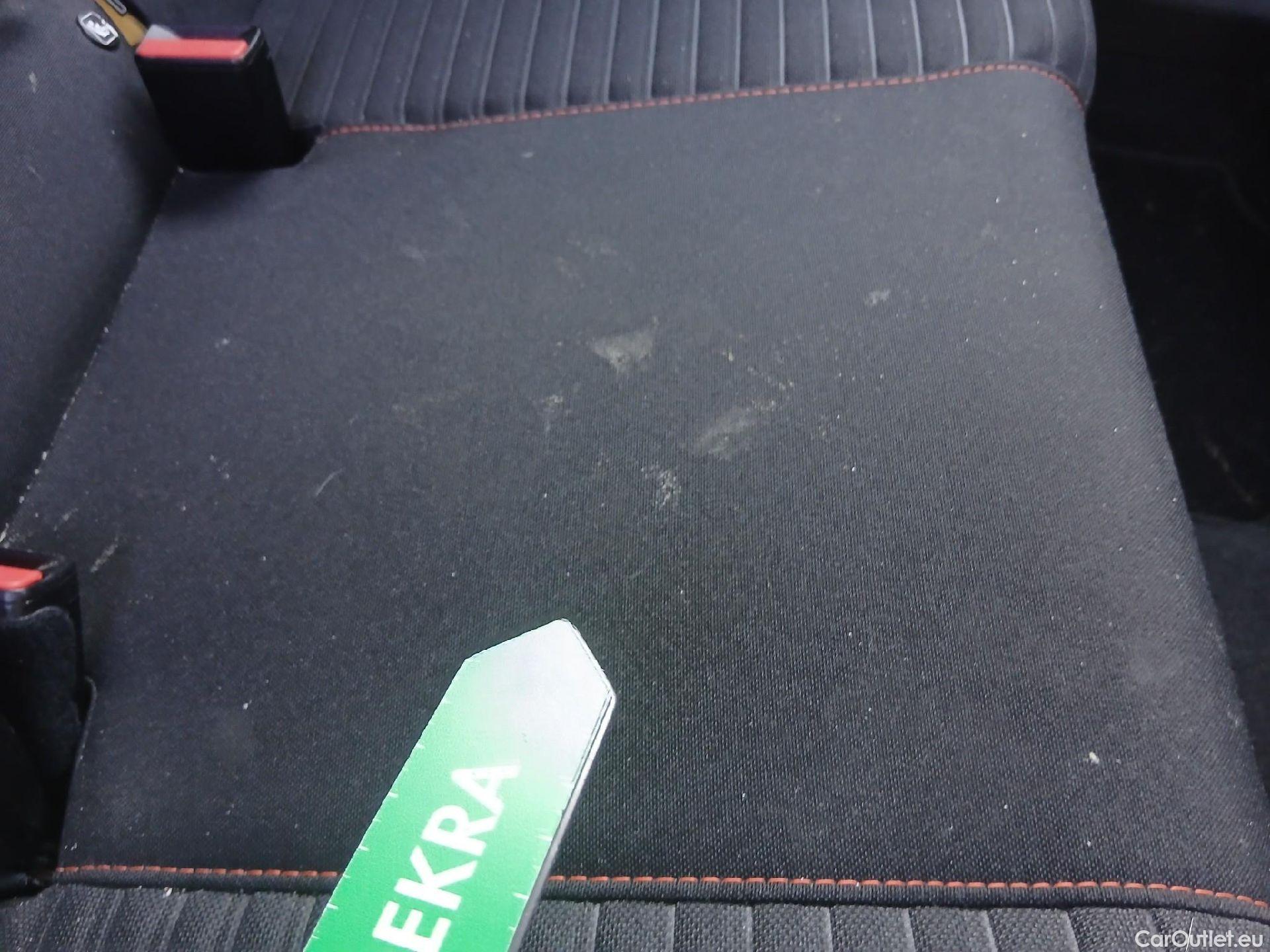  Peugeot  2008 PEUGEOT  / 2019 / 5P / todoterreno Active BlueHDI 81kW (110CV) #19