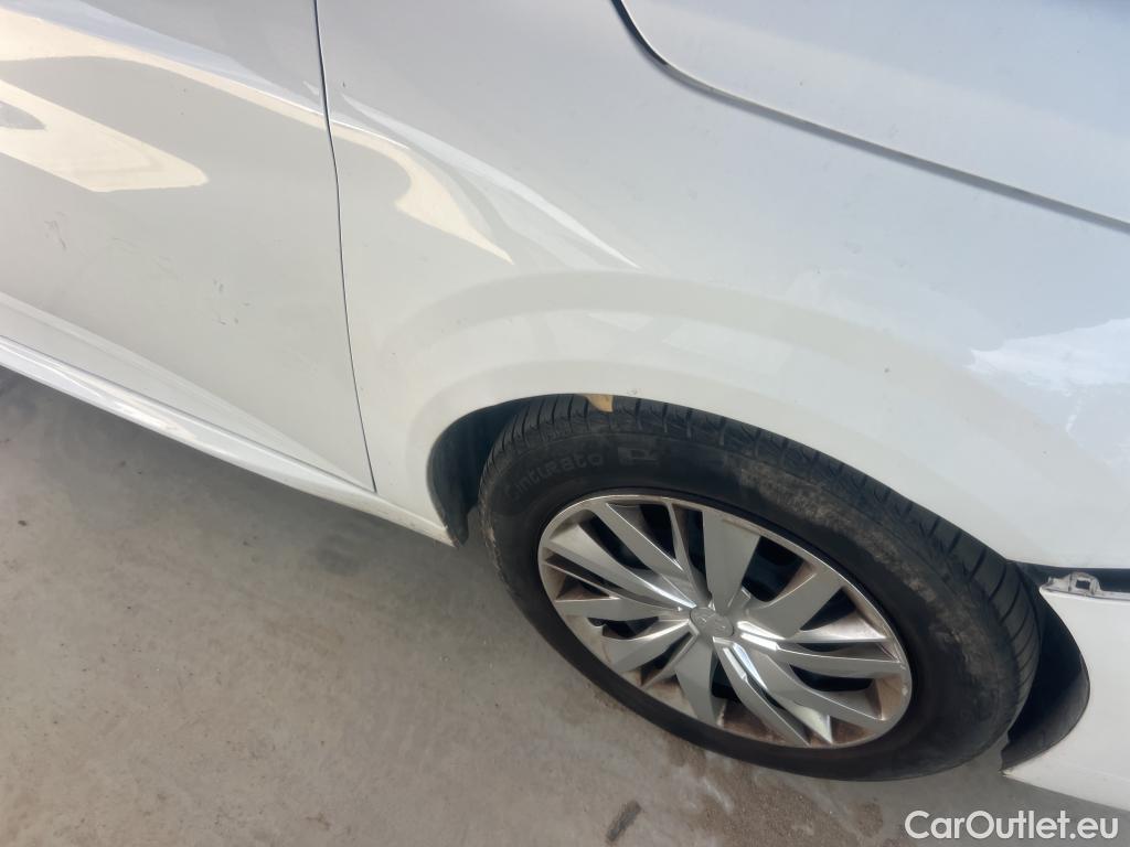  Peugeot  208 PEUGEOT  / 2019 / 5P / berlina con portón BlueHDi 73kW (100CV) Active #9