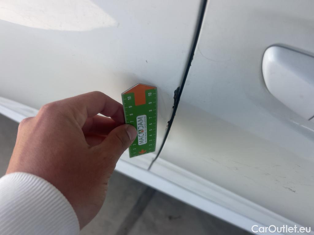  Peugeot  208 PEUGEOT  / 2019 / 5P / berlina con portón BlueHDi 73kW (100CV) Active #26