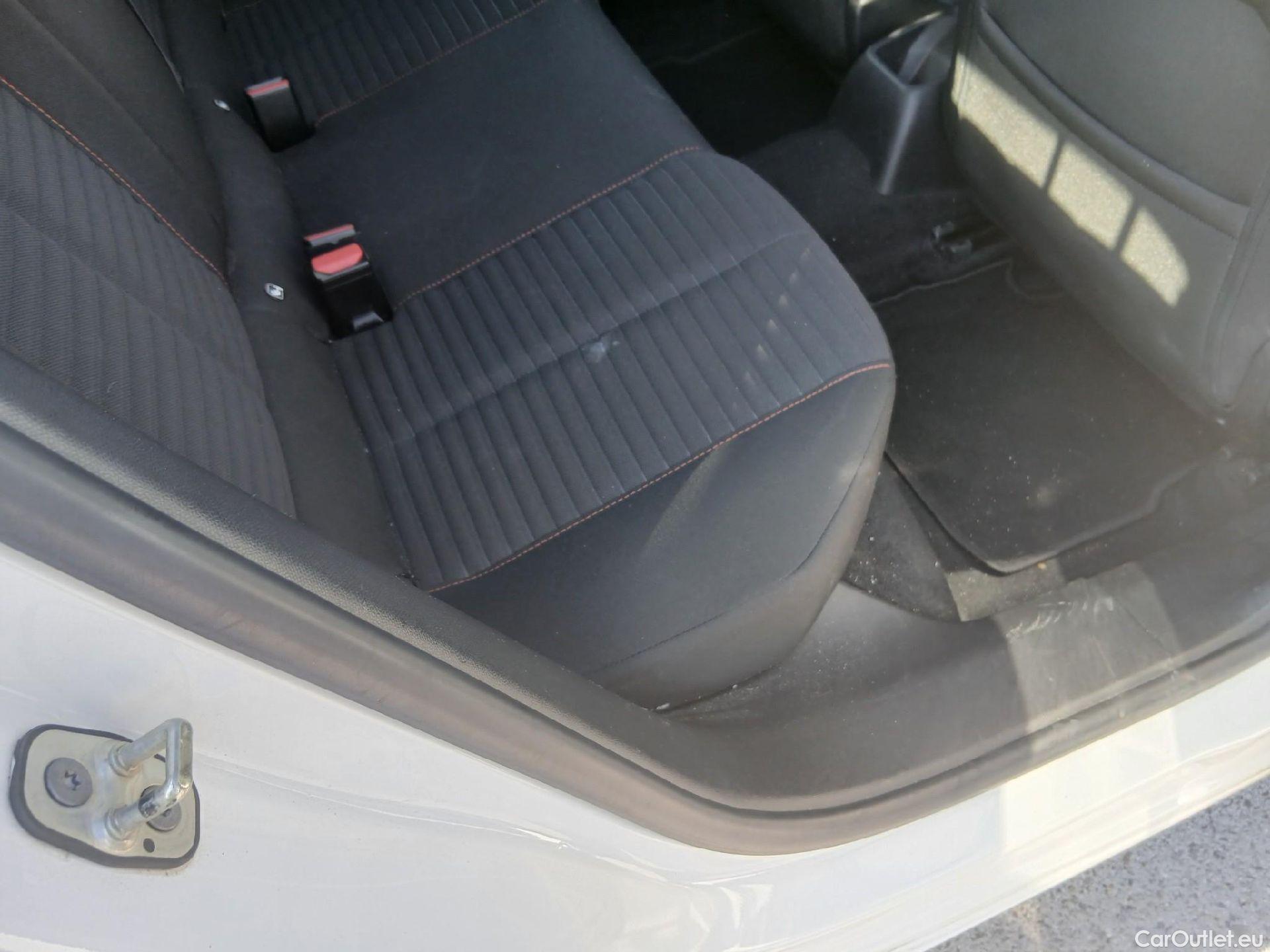  Peugeot  2008 PEUGEOT  / 2019 / 5P / todoterreno Active BlueHDI 81kW (110CV) #41