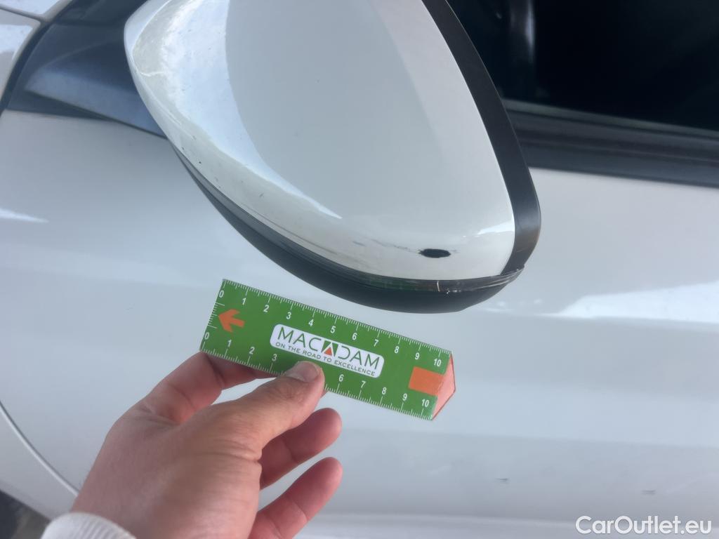  Peugeot  208 PEUGEOT  / 2019 / 5P / berlina con portón BlueHDi 73kW (100CV) Active #38