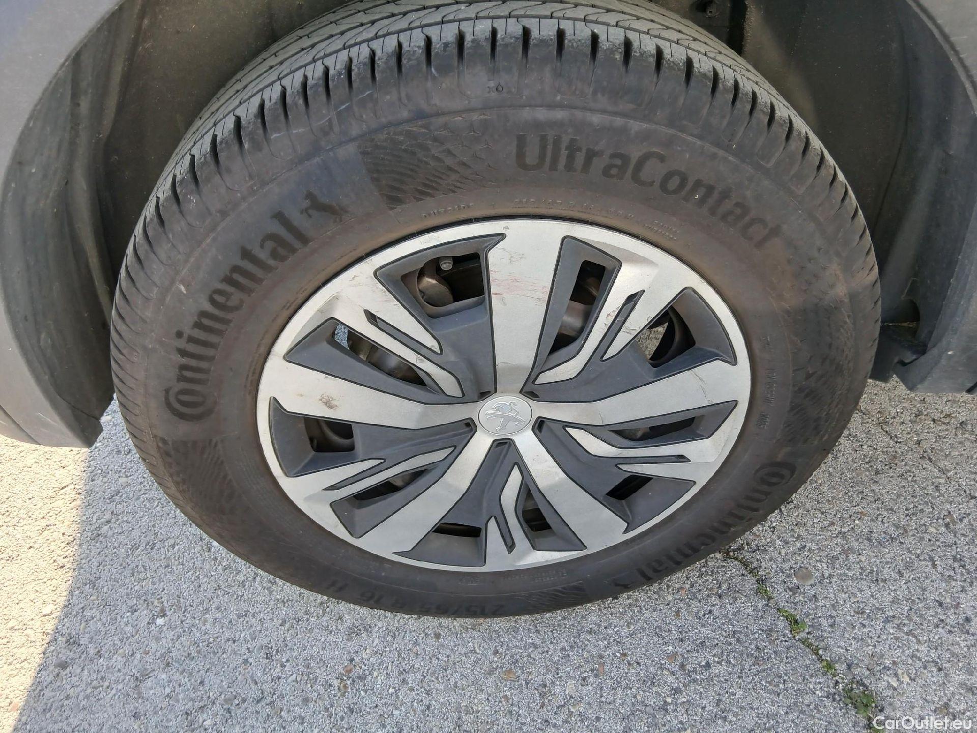  Peugeot  2008 PEUGEOT  / 2019 / 5P / todoterreno Active BlueHDI 81kW (110CV) #51