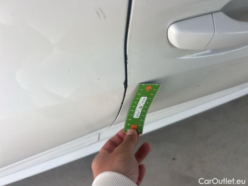  Peugeot  208 PEUGEOT  / 2019 / 5P / berlina con portón BlueHDi 73kW (100CV) Active #16