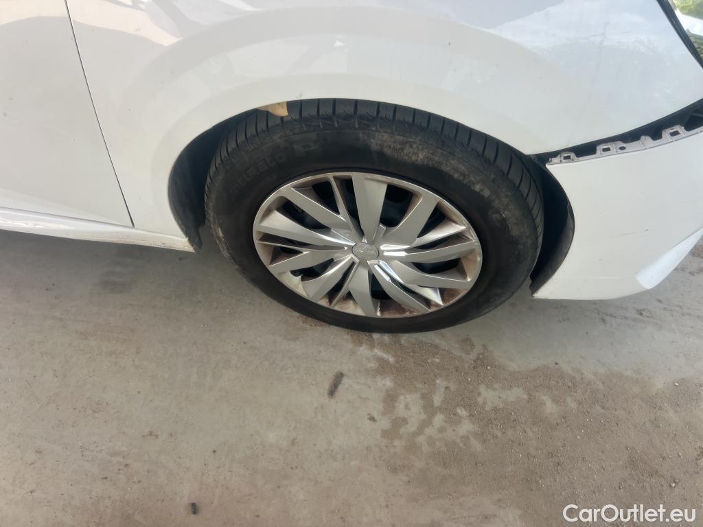  Peugeot  208 PEUGEOT  / 2019 / 5P / berlina con portón BlueHDi 73kW (100CV) Active #33