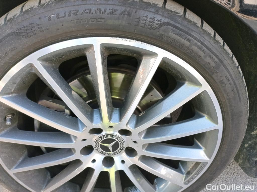  Mercedes  A-Klasse MERCEDES-BENZ Clase A / 2018 / 5P / berlina con portón A 220 #2